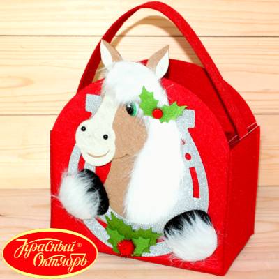 Подарок с конфетами от фабрики Красный Октябрь в Пушкино