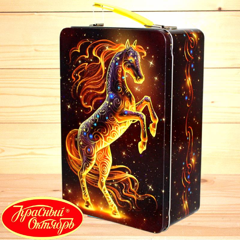 Сладкий новогодний подарок в виде шкатулки от фабрики Красный Октябрь в Пушкино